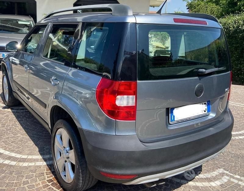 Usata Skoda Yeti Experience 106 CV (77 kW) 2010 Grigio scuro SUV