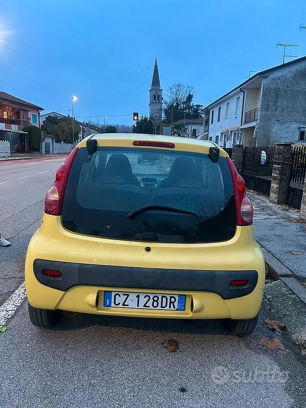 Usata Peugeot 107 68 CV (50 kW) 2006 Giallo Utilitaria