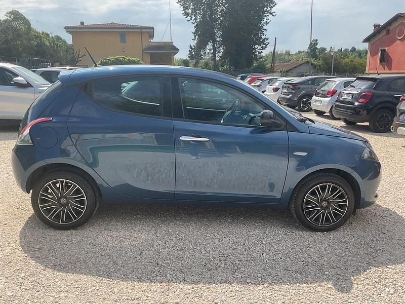 Usata Lancia Ypsilon Silver 69 CV (50 kW) 2023 Blu Utilitaria