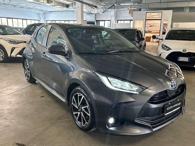 Usata Toyota Yaris Hybrid Trend 92 CV (67 kW) 2022 Dark grey Berlina