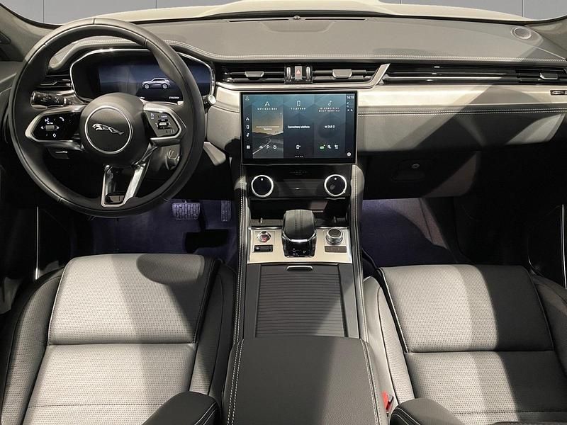 Usata Jaguar F-Pace R-Dynamic 163 CV (119 kW) 2024 Eiger grey SUV