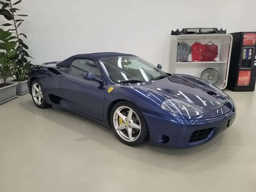Usata Ferrari 360 400 CV (294 kW) 2003 Blu/azzurro Cabrio