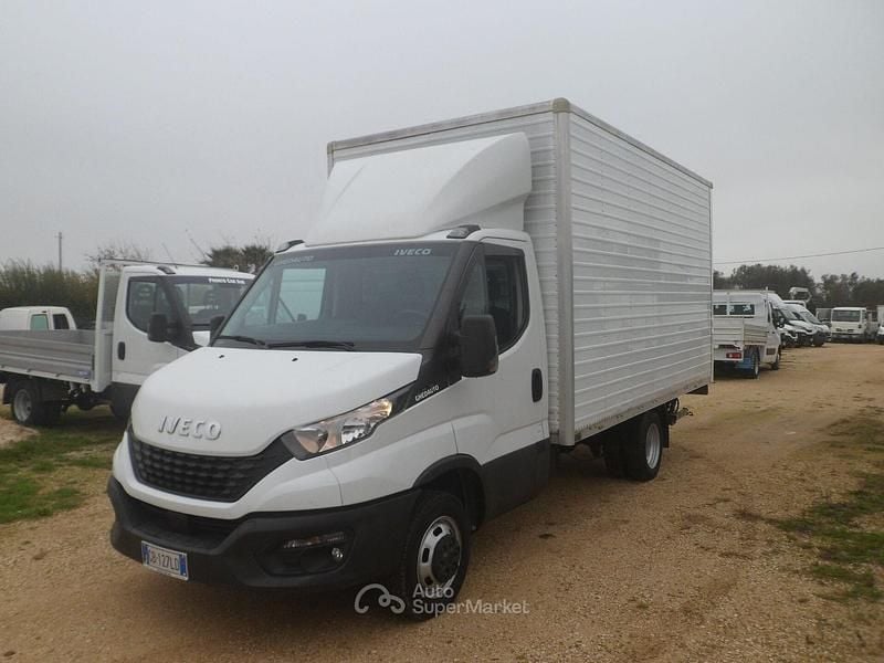 Bianco Usata 2022 Iveco Daily Due volumi | 26.000 € (Buon prezzo) - Immagine 1/4
