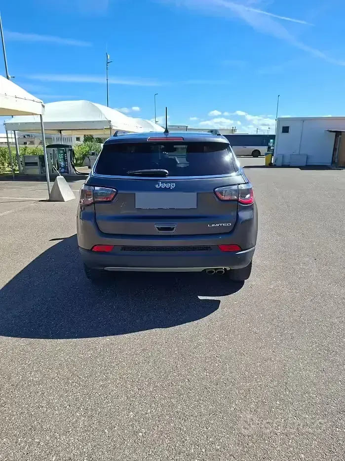 Usata Jeep Compass 120 CV (88 kW) 2018 Grigio SUV