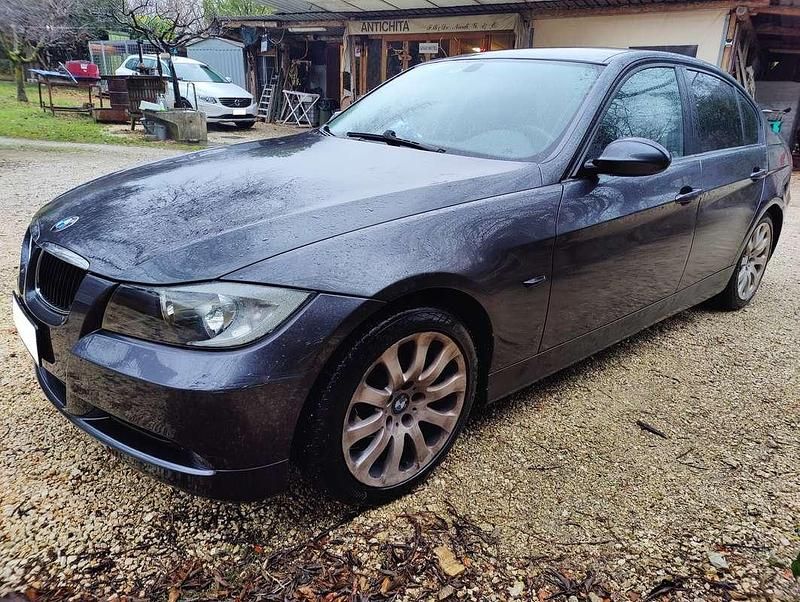 Grigio Usata 2006 BMW 320 Tre volumi | 5900 € (Buon prezzo) - Immagine 1/4