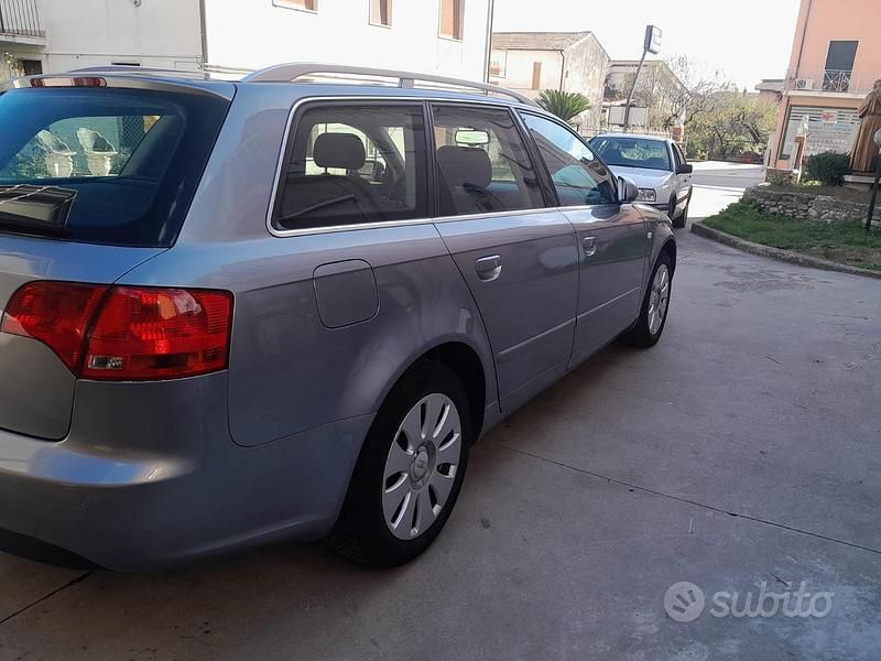 Usata Audi A4 Ambiente 140 CV (102 kW) 2005 Grigio Station wagon