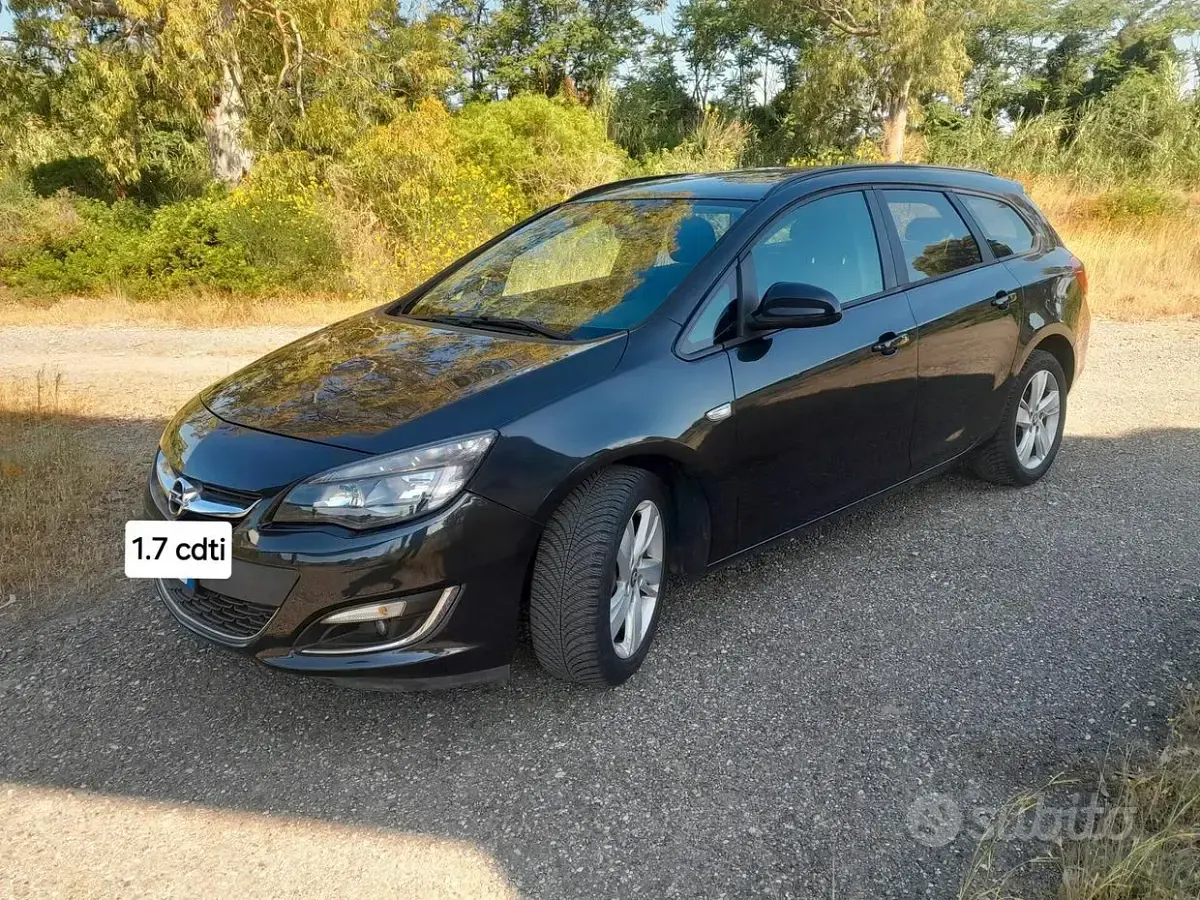 Usata Opel Astra Cosmo 110 CV (80 kW) 2013 Nero Station wagon