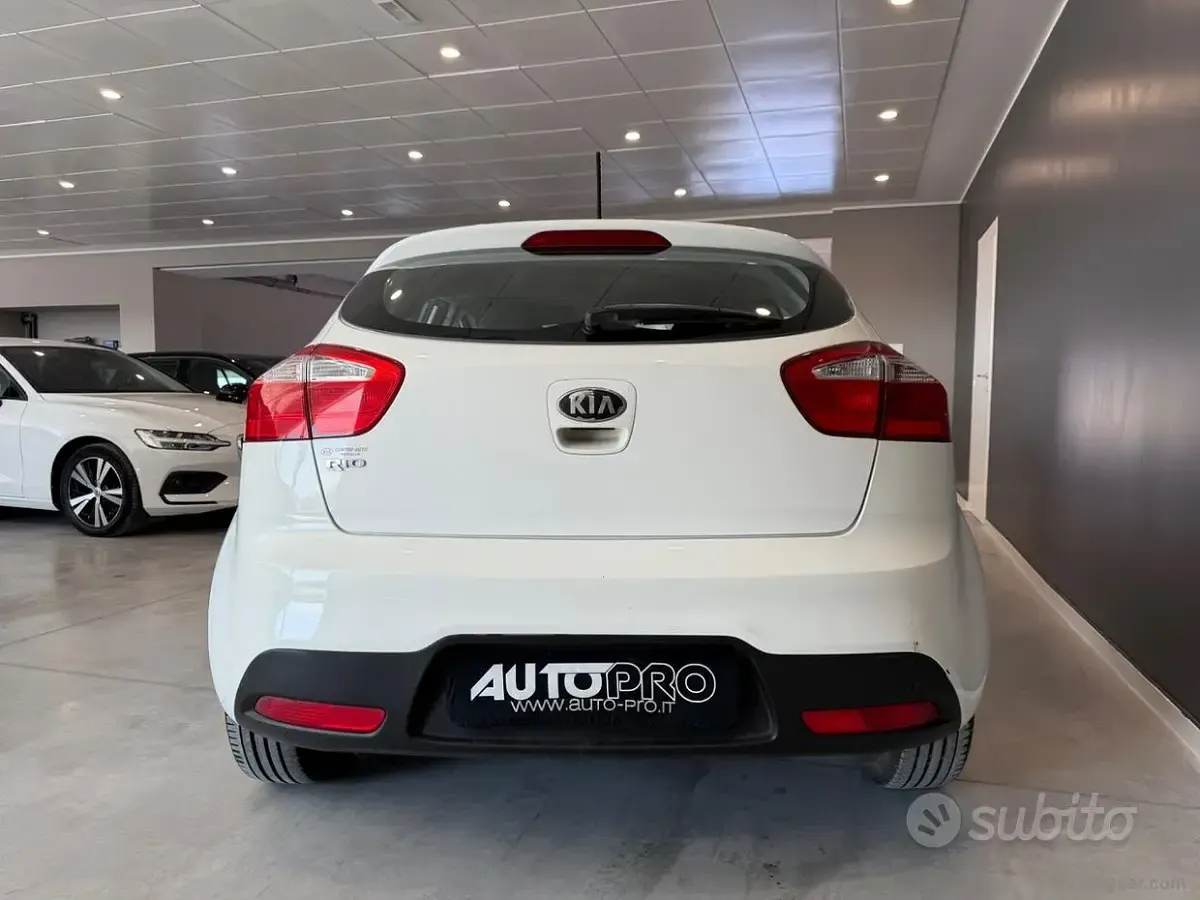 Usata Kia Rio LX 85 CV (62 kW) 2013 Bianco Berlina