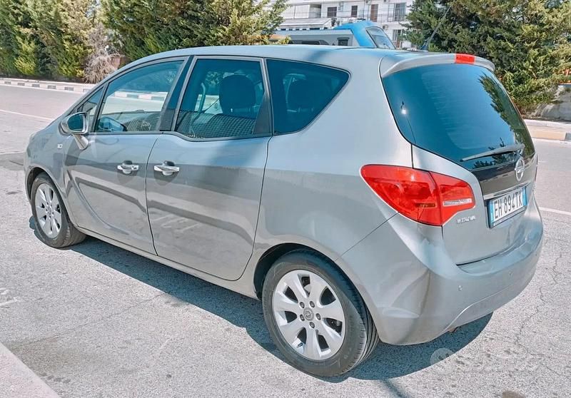 Usata Opel Meriva Cosmo 75 CV (55 kW) 2011 Grigio Monovolume