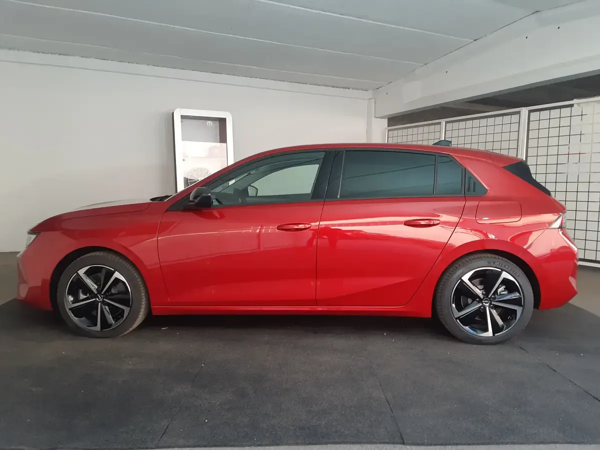Usata Opel Astra Elegance 180 CV (132 kW) 2024 Utilitaria