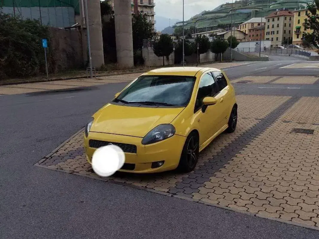 Usata Fiat Grande Punto Sport 90 CV (66 kW) 2008 Giallo Utilitaria