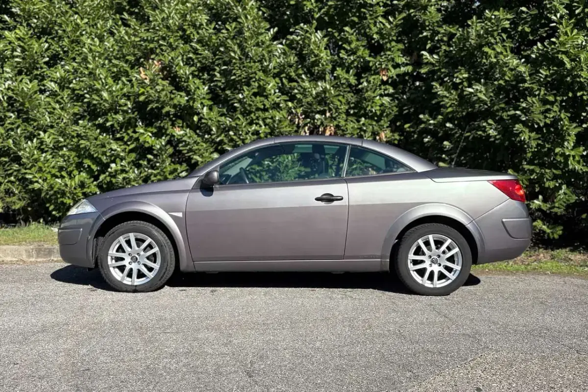 Usata Renault Mégane Cabriolet 135 CV (99 kW) 2004 Grigio Cabrio