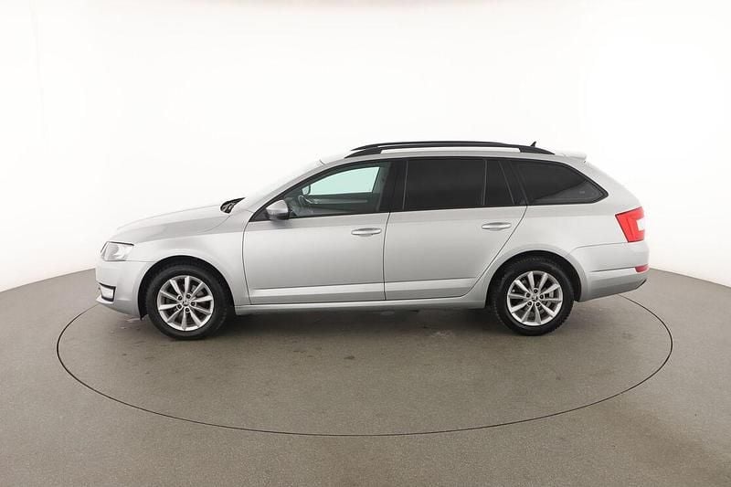Käytetty Skoda Octavia Executive 110 HP (80 kW) 2016 Hopea Viistoperä