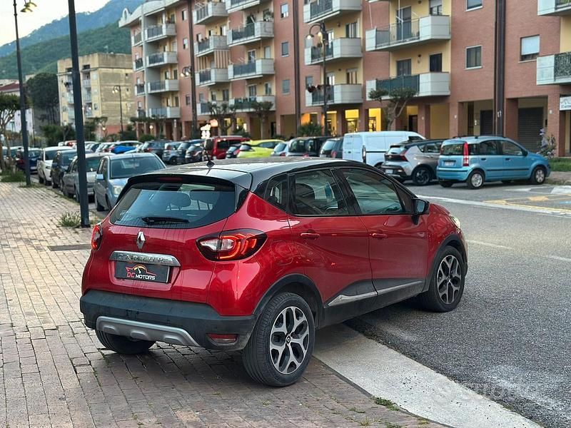 Usata Renault Captur Intens 110 CV (80 kW) 2018 Rosso SUV