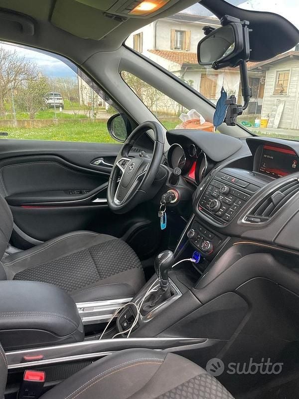Usata Opel Zafira 101 CV (74 kW) 2016 Nero Monovolume