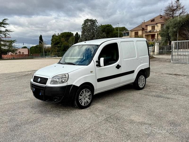 Bianco Usata 2007 Fiat Doblò Monovolume | 3000 € (Super prezzo) - Immagine 1/4