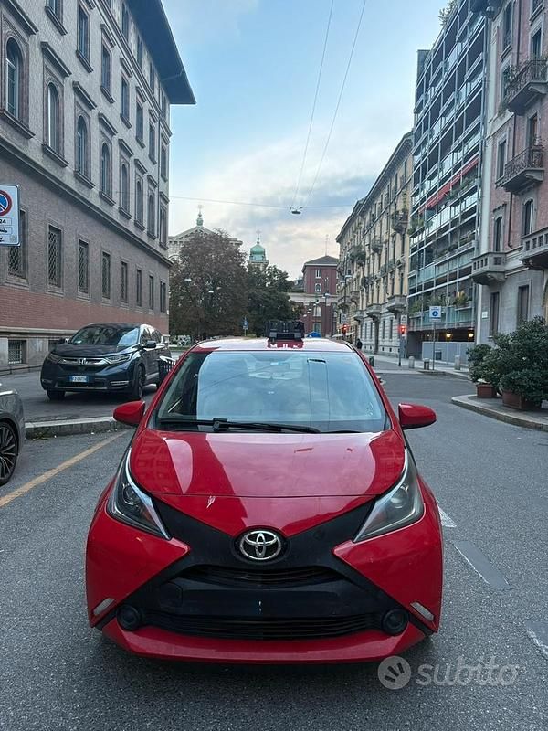 Usata Toyota Aygo 68 CV (50 kW) 2014 Rosso Utilitaria