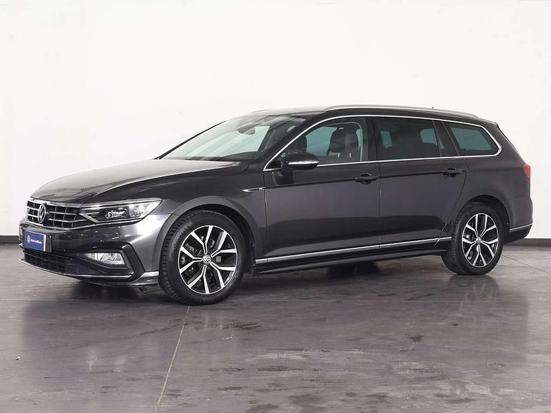 Usata VW Passat Executive 190 CV (139 kW) 2021 Grigio manganese Station wagon