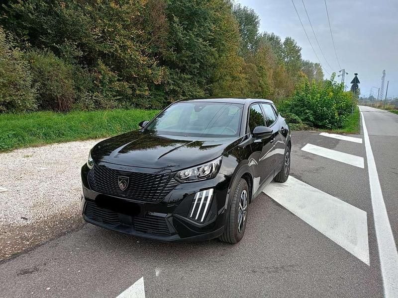 Usata Peugeot 2008 Active 102 CV (75 kW) 2024 SUV