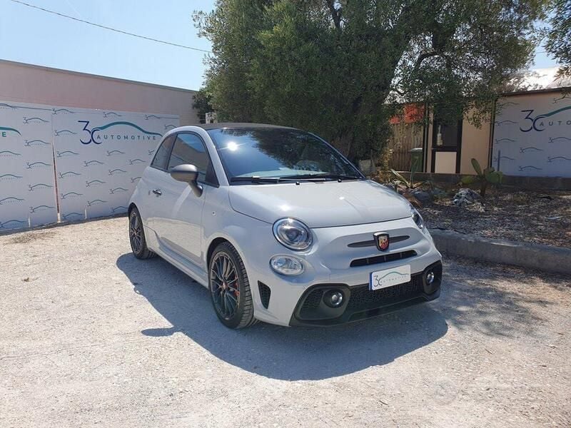 Grigio Usata 2022 Abarth 695C Cabrio | 27.500 € (Buon prezzo) - Immagine 1/4