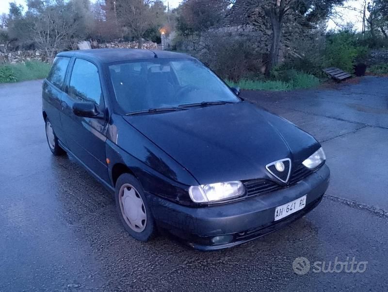 Usata Alfa Romeo 145 103 CV (75 kW) 1996 Utilitaria