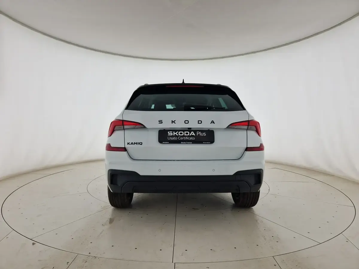 Nuova Skoda Kamiq 115 CV (84 kW) 2026 Bianco luna metallizzato nero tulipano p SUV