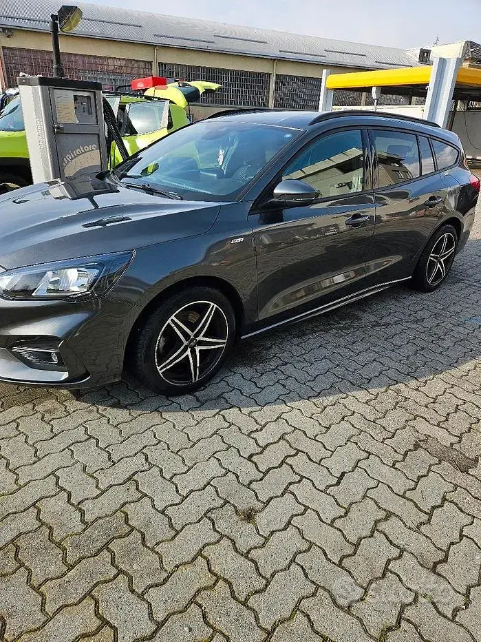 Begagnad Ford Focus ST-Line 125 HK (91 kW) 2020 Grå Kombi