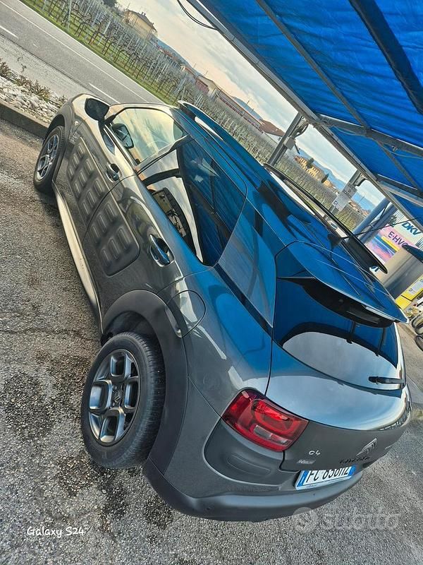 Usata Citroën C4 Shine 100 CV (73 kW) 2016 Nero SUV