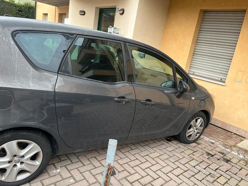 Usata Opel Meriva 120 CV (88 kW) 2014 Monovolume