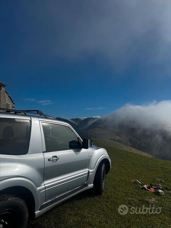 Grigio Usata 2005 Mitsubishi Pajero SUV | 7000 € (Ottimo prezzo) - Immagine 1/4