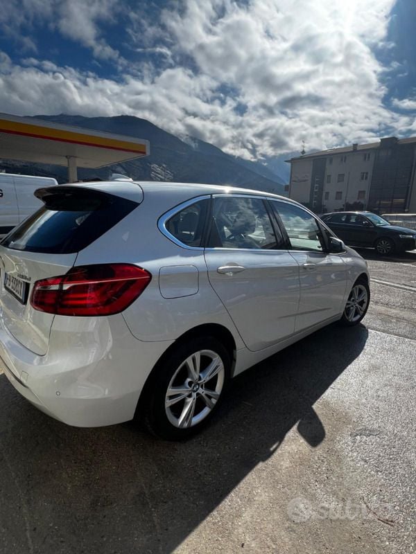 Usata BMW 218 Active Tourer Luxury Line 150 CV (110 kW) 2015 Bianco Monovolume