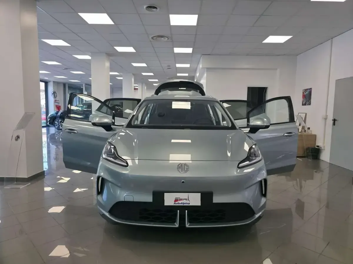 Nuova MG MG4 EV Comfort 55 kW (75 CV) 2026 001grigio argento Utilitaria