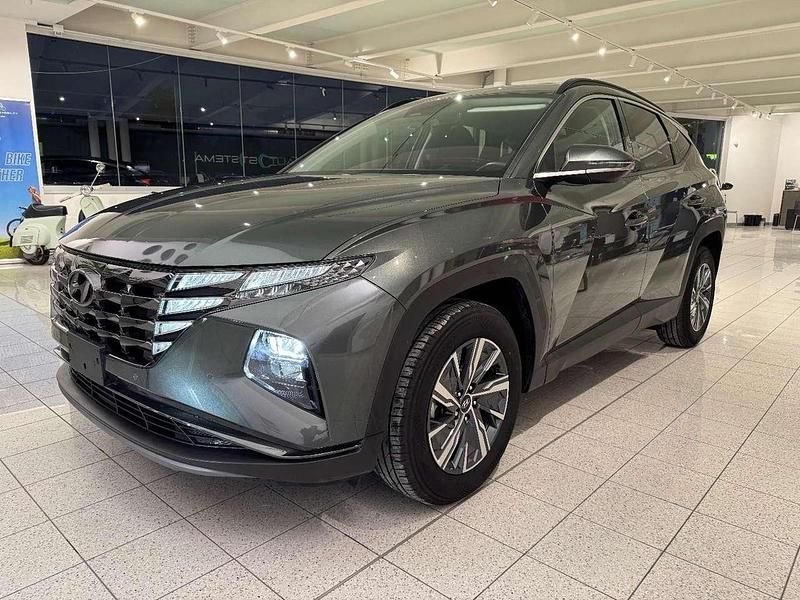 Grigio Usata 2023 Hyundai Tucson SUV | 24.900 € (Buon prezzo) - Immagine 1/4