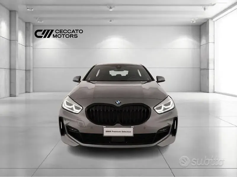 Usata BMW 116 M Sport 116 CV (85 kW) 2023 Grigio Utilitaria