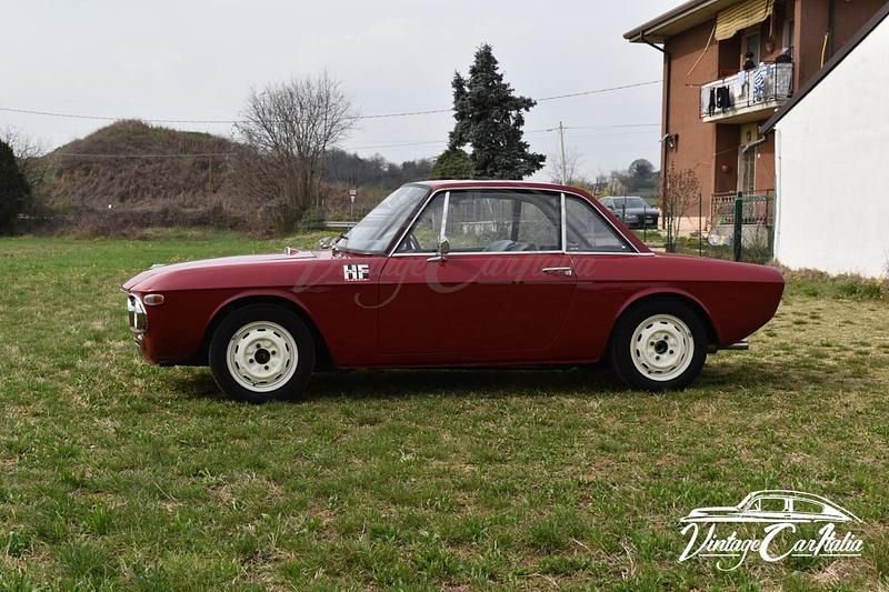 Begagnad Lancia Fulvia 100 HK (73 kW) 1967 Röd Sportkupé