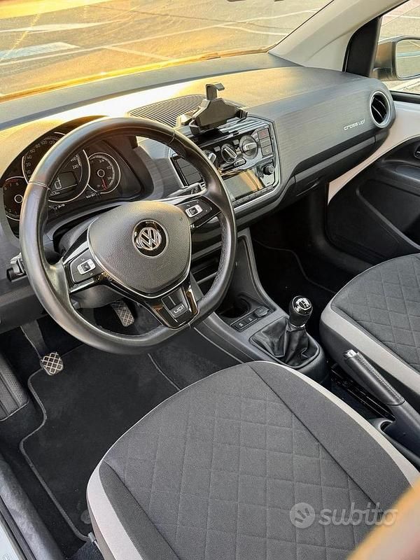 Usata VW cross up! 75 CV (55 kW) 2018 Bianco Utilitaria