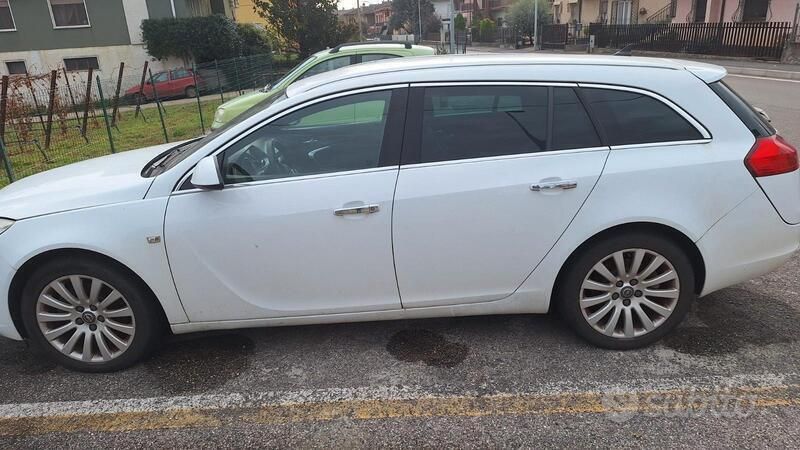 Usata 2011 Opel Insignia Station wagon | 1000 € (Super prezzo) - Immagine 1/4