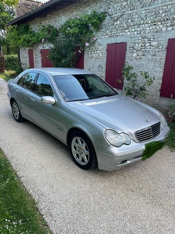 Grigio Usata 2003 Mercedes C220 Tre volumi | 500 € (Super prezzo) - Immagine 1/4