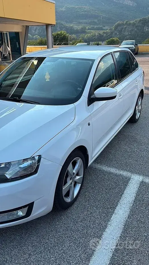 Usata Skoda Rapid Ambition 90 CV (66 kW) 2015 Bianco Utilitaria