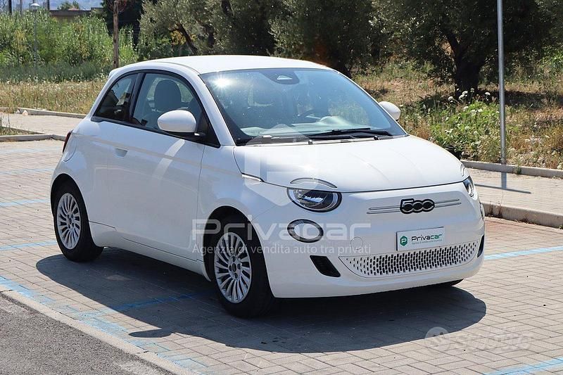 Usata Fiat 500e La Prima 86 kW (118 CV) 2024 Bianco Berlina