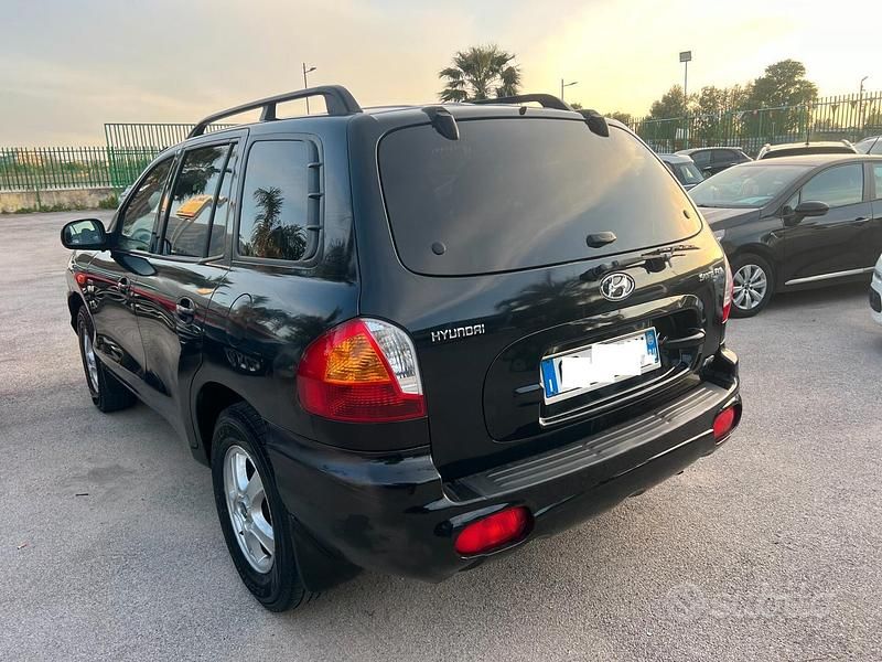 Usata Hyundai Santa Fe 113 CV (83 kW) 2002 Nero SUV