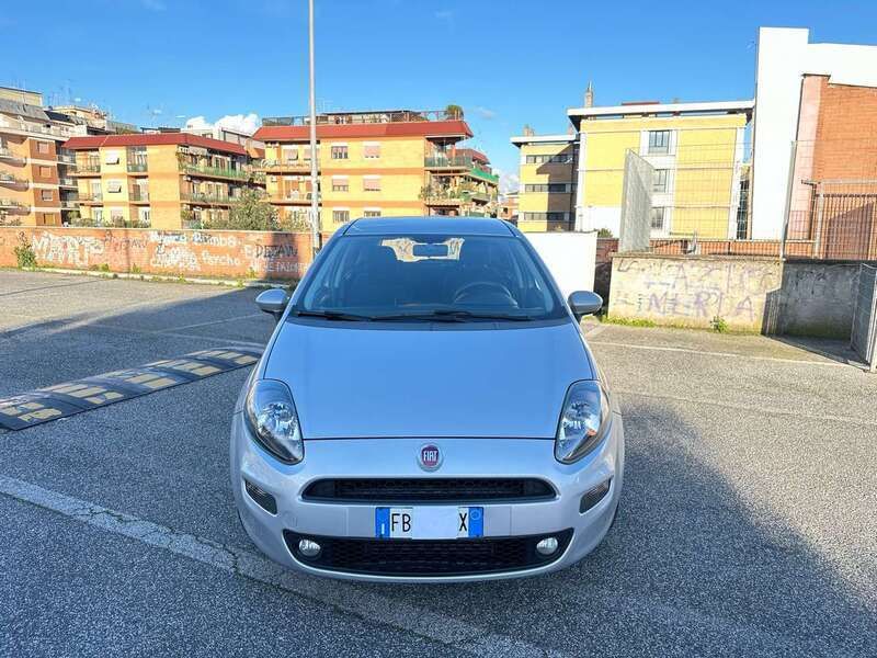 Usata Fiat Punto Lounge 85 CV (62 kW) 2015 Argento Utilitaria