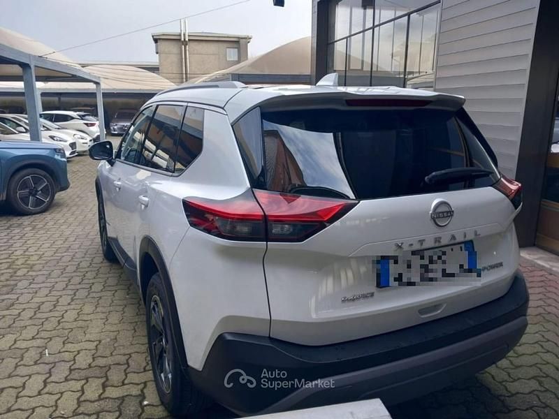Usata Nissan X-Trail N-Connecta 214 CV (157 kW) 2025 Bianco SUV