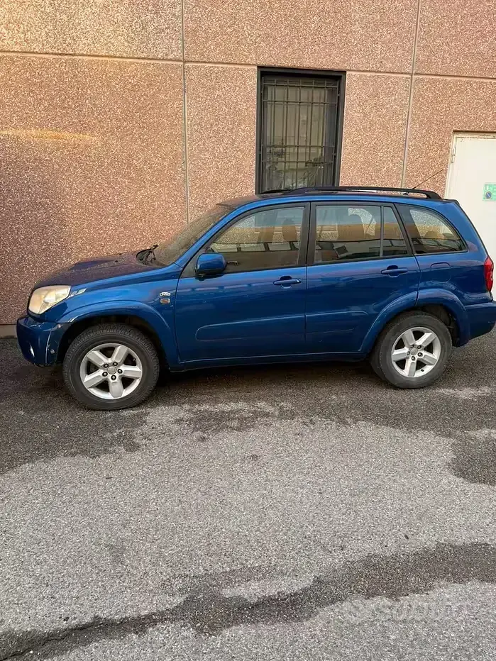 Usata Toyota RAV4 136 CV (100 kW) 2004 Blu SUV