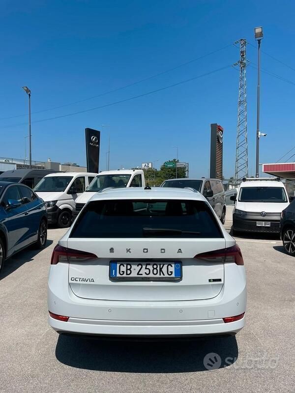 Usata Skoda Octavia 131 CV (96 kW) 2021 Bianco Station wagon