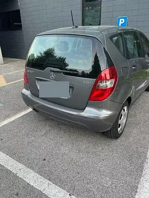 Usata Mercedes A180 109 CV (80 kW) 2011 Grigio Utilitaria