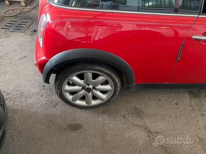 Usata Mini Cooper 116 CV (85 kW) 2002 Rosso Utilitaria