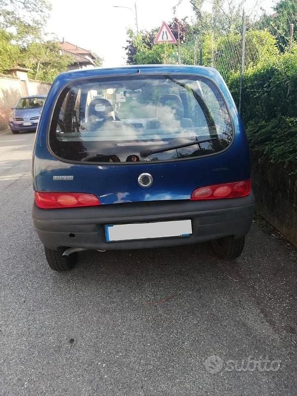 Usata Fiat 600 54 CV (39 kW) 2004 Blu Berlina