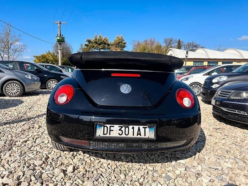 Usata VW New Beetle 105 CV (77 kW) 2006 Nero Utilitaria