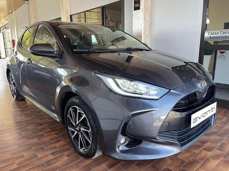 Usata Toyota Yaris 72 CV (52 kW) 2021 Grigio Utilitaria